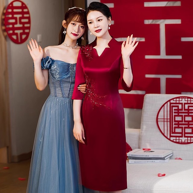 2025年新款喜婆婆婚宴礼服妈妈装高贵重工旗袍中年妈妈气质洋装