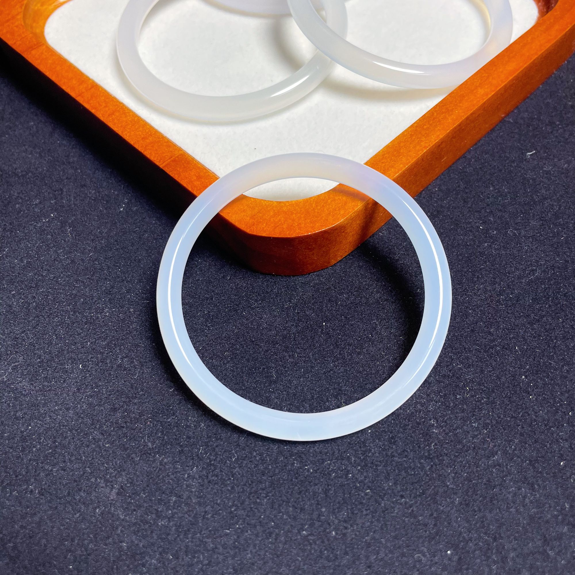 天然玉髓白月光细条手镯精致百搭手镯绝美气质高级古风玉镯