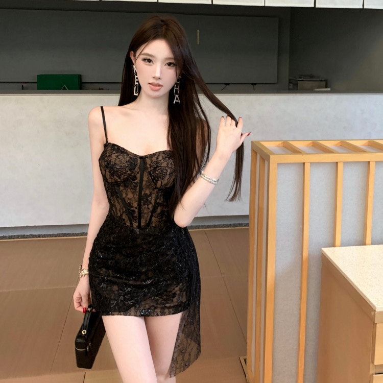 韩系时尚蕾丝吊带连衣裙女2025秋冬新款黑色包臀裙法式抹胸裙子