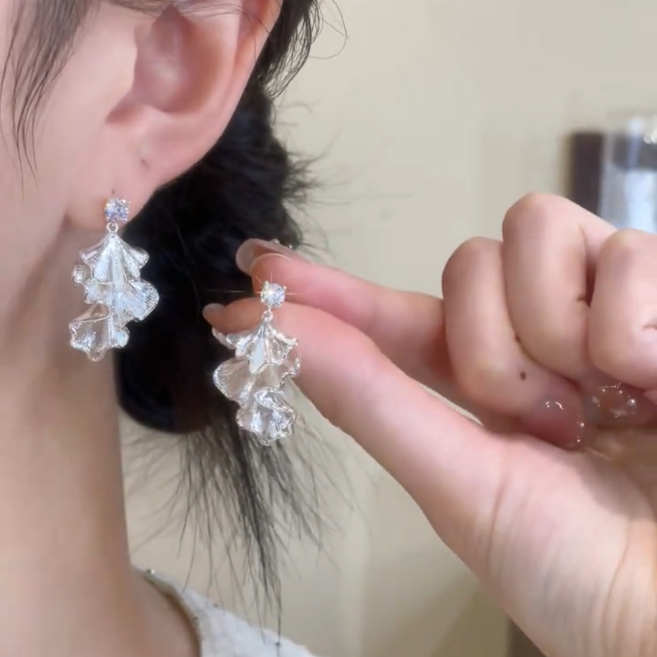 银色不规则银杏叶裙摆锆石耳环女2025年新款独特耳钉银针耳饰5209