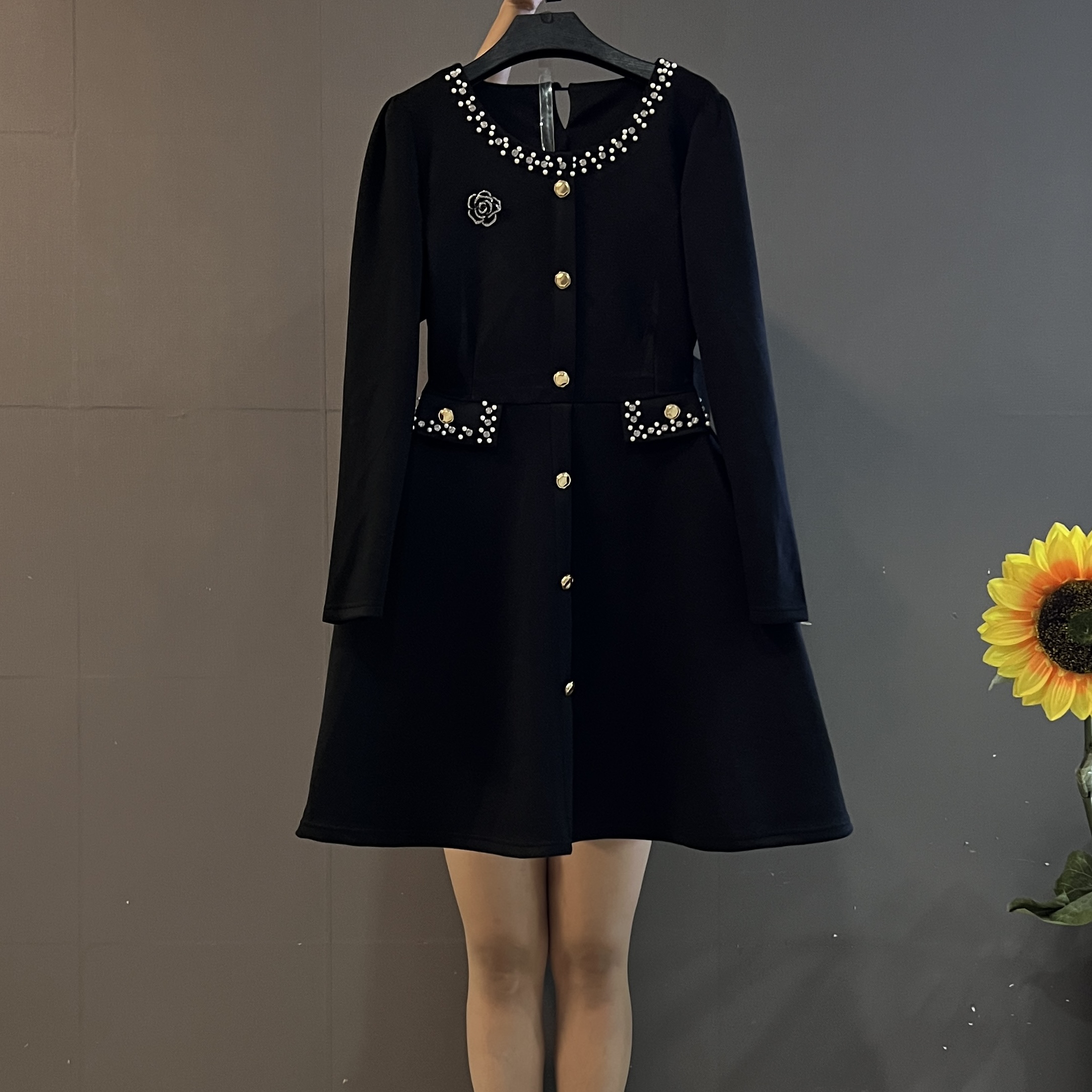 秋季新款法式重工圆领钉珠收腰显瘦小香连衣裙