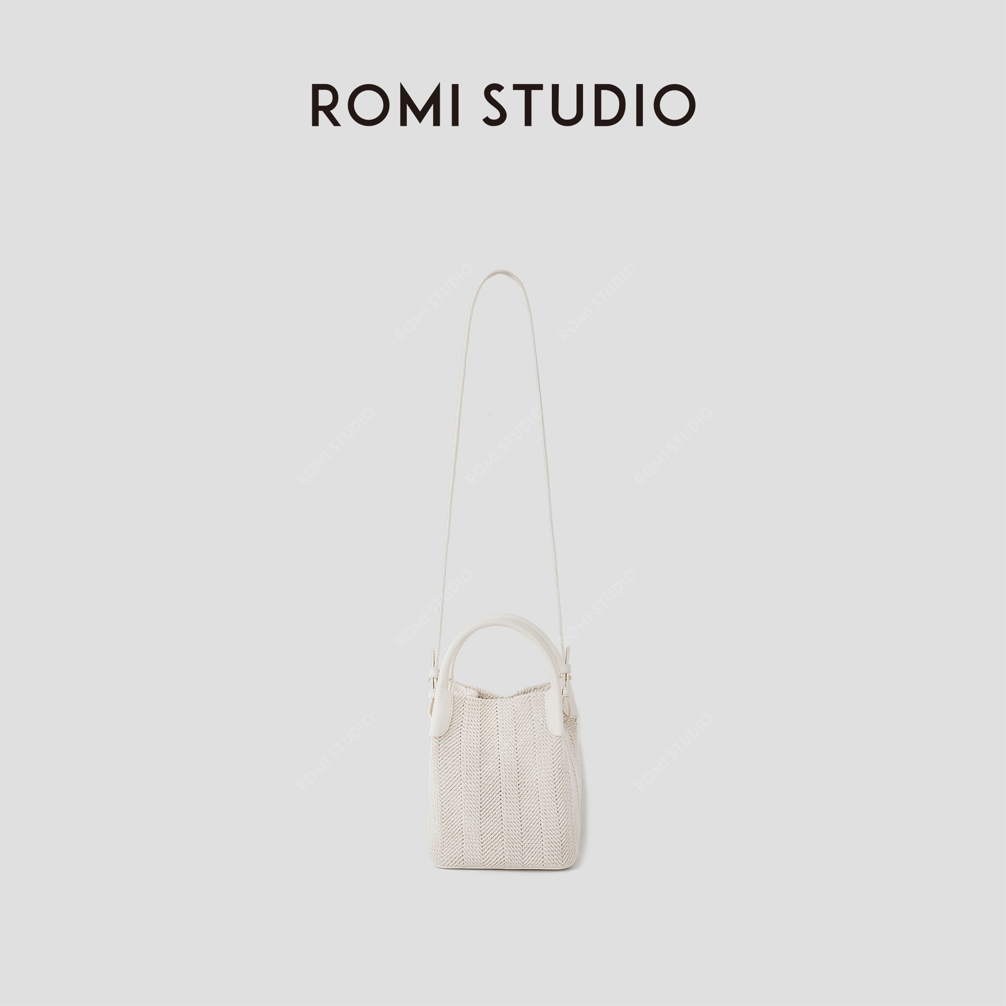 ROMI STUDIO编织棉绳和头层牛皮革米白单肩斜跨水桶包RWCRP33738