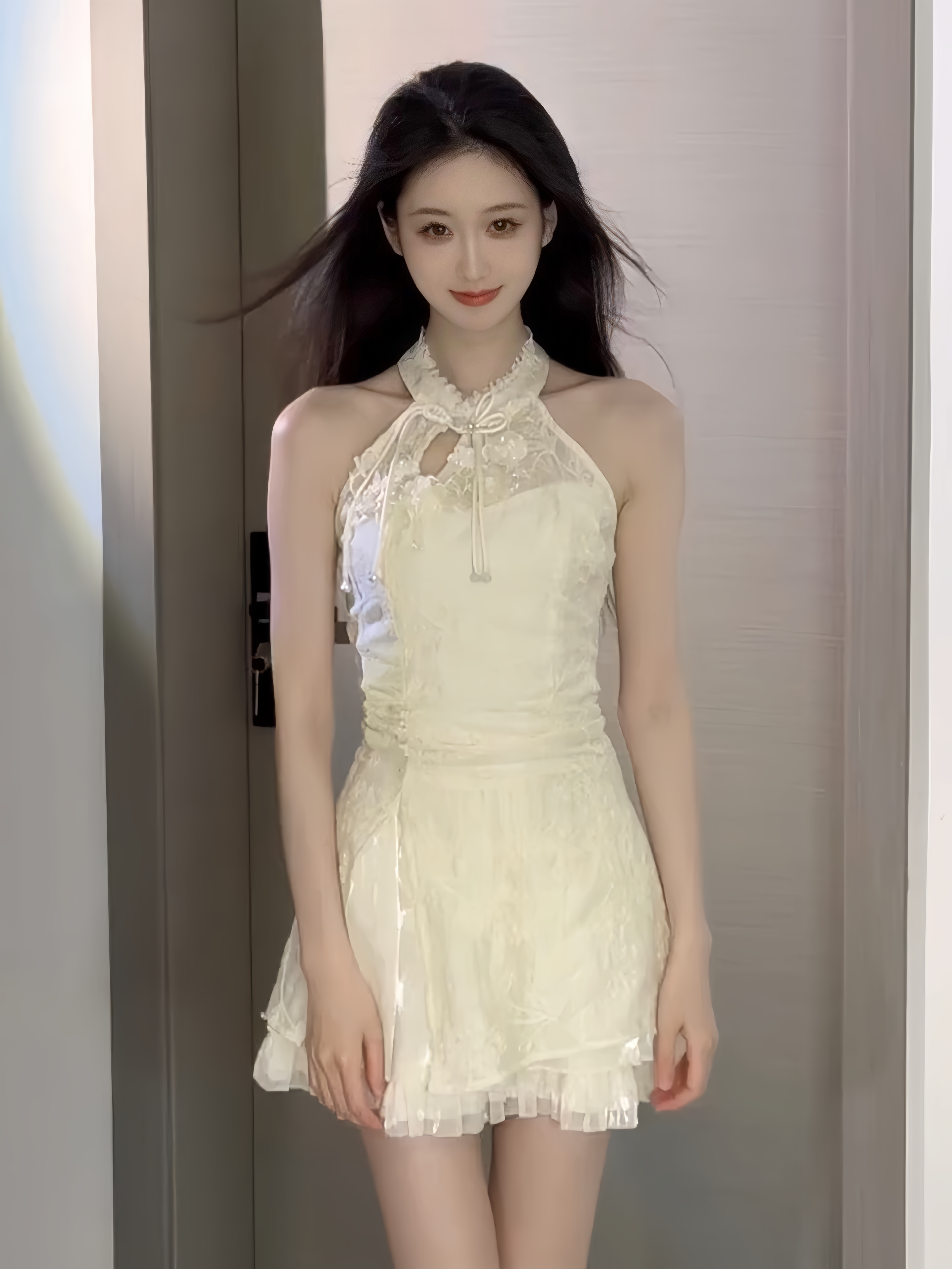 新中式设计感纯欲刺绣无袖挂脖连衣裙女装夏季新款收腰褶皱小短裙