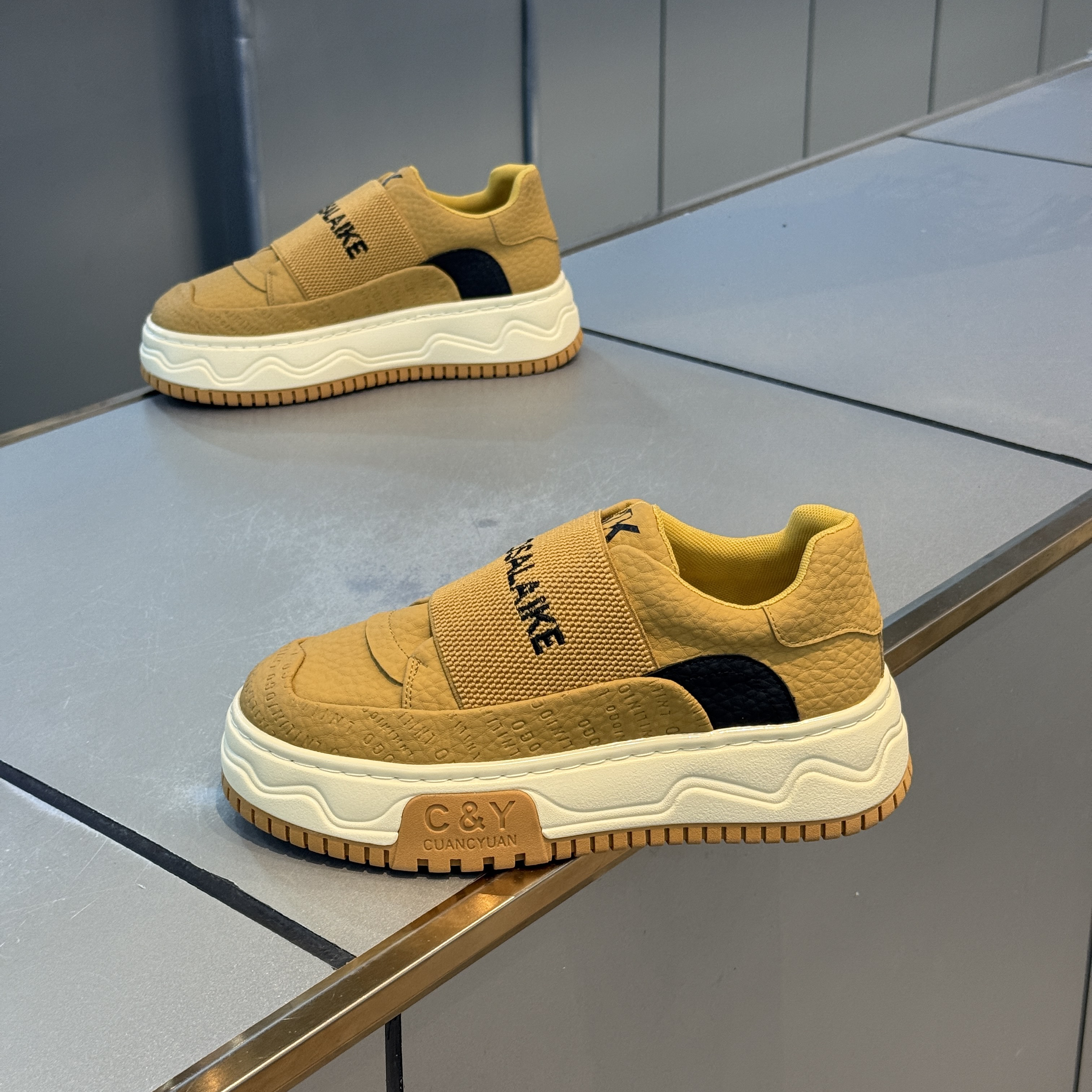 男鞋2025新款一脚蹬休闲鞋男透气百搭厚底隐形内增高5cm时尚板鞋