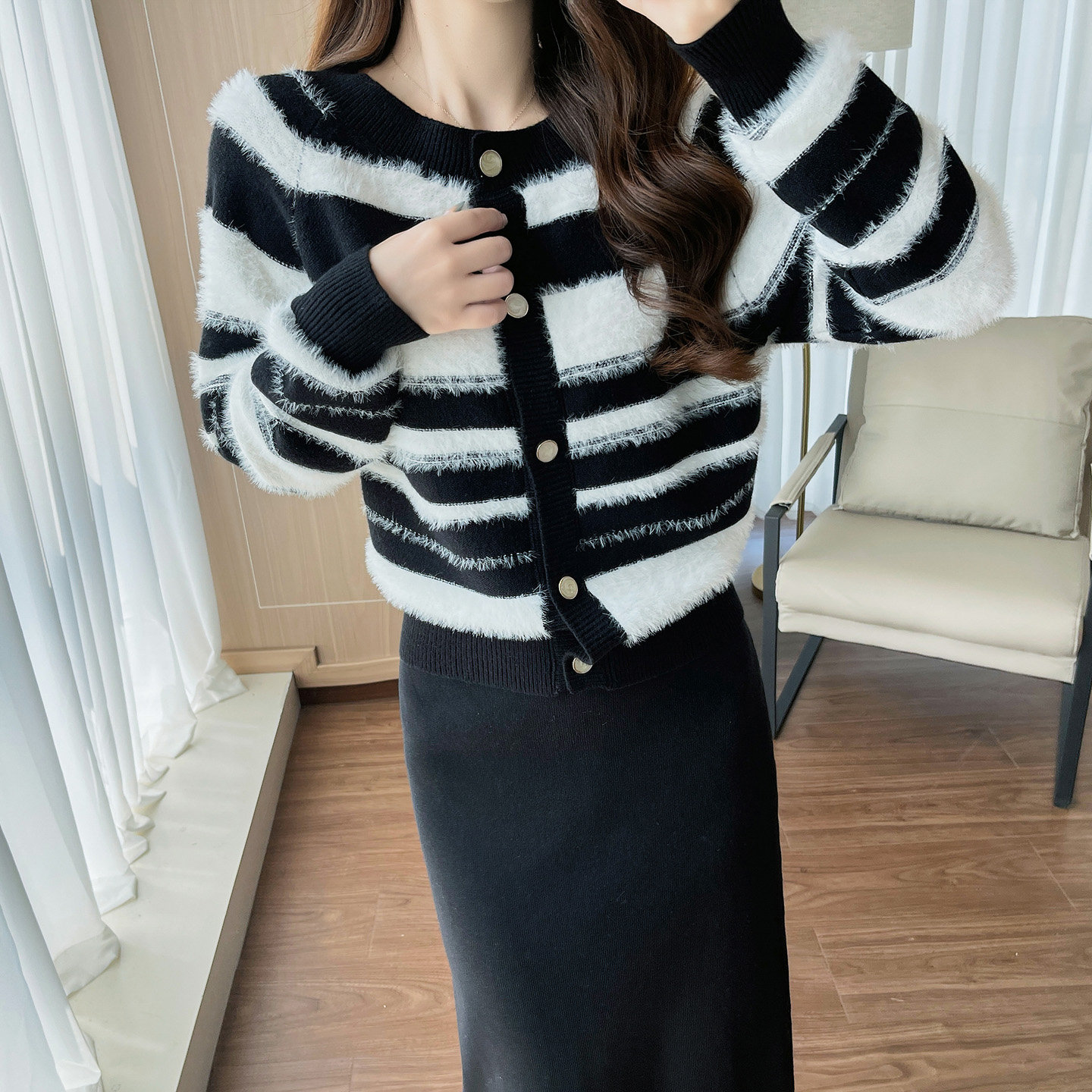 入秋一整套女装2025新款慵懒风条纹上衣搭配长裙子套装两件套秋冬