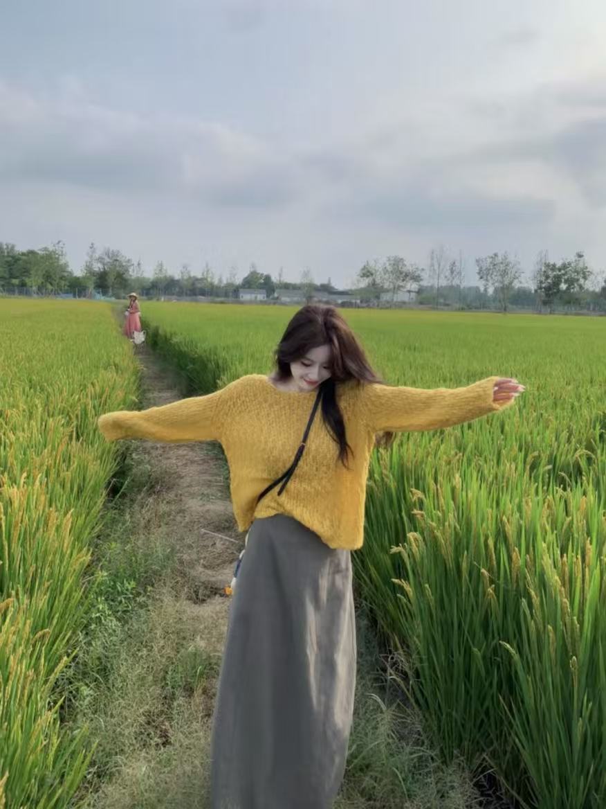 2025秋季新款韩系气质显白黄色针织衫高腰显瘦百搭半身裙两件套