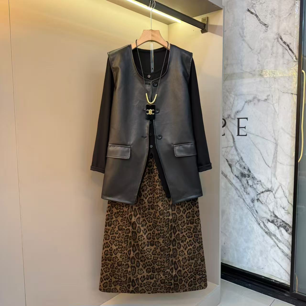 2025秋季流行新款高级感干净简约内搭+马甲+豹纹半裙三件套826
