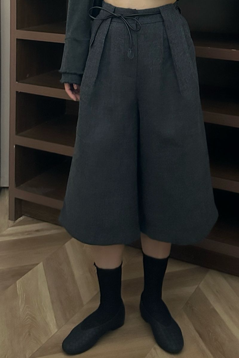 2025秋季新款欧货高品质高克重西装料七分洋气高级感阔腿西裤