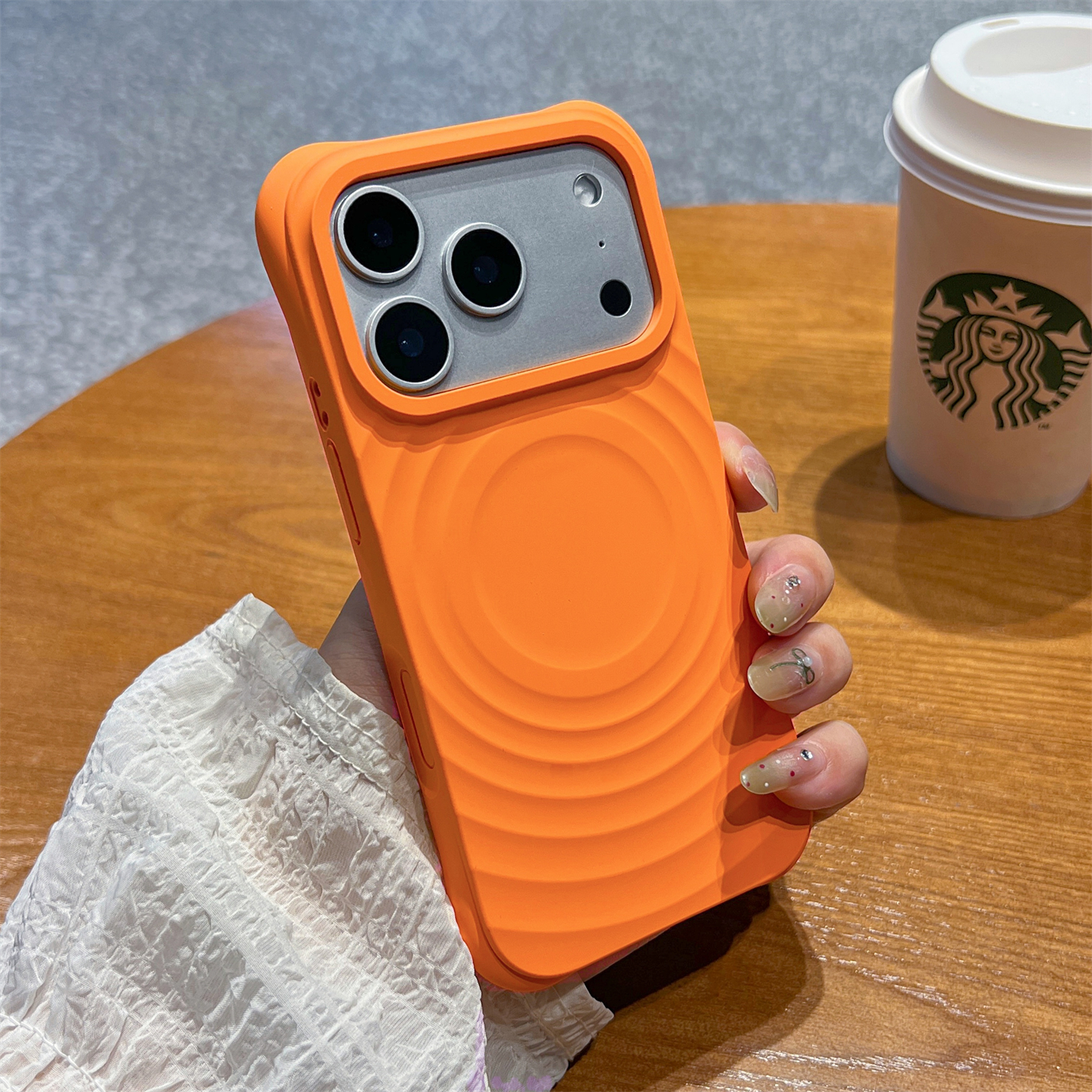 星宇橙波漾纹磁吸液态硅胶防摔适用于苹果17promax手机壳iphone16