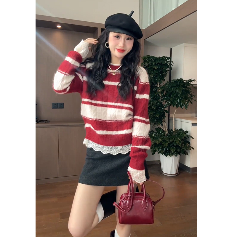 今年流行漂亮套装2025新款减龄蕾丝打底衫红色毛衣百搭短裙三件套