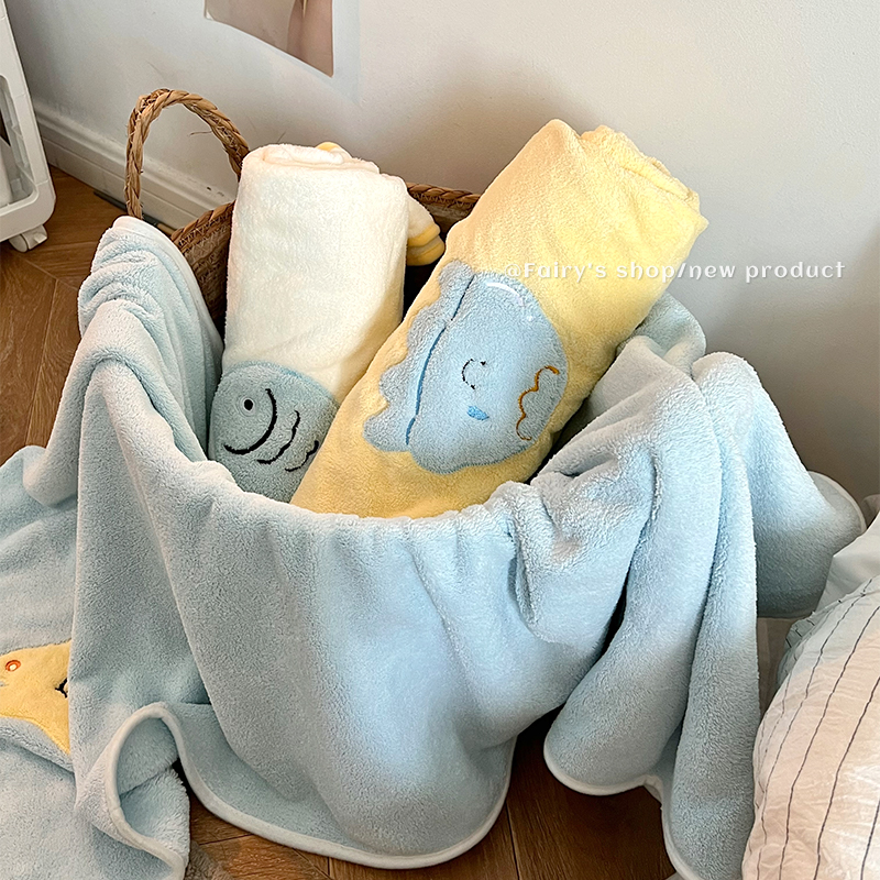 高颜值珊瑚绒浴巾超强吸水速干适合学生宿舍与家用