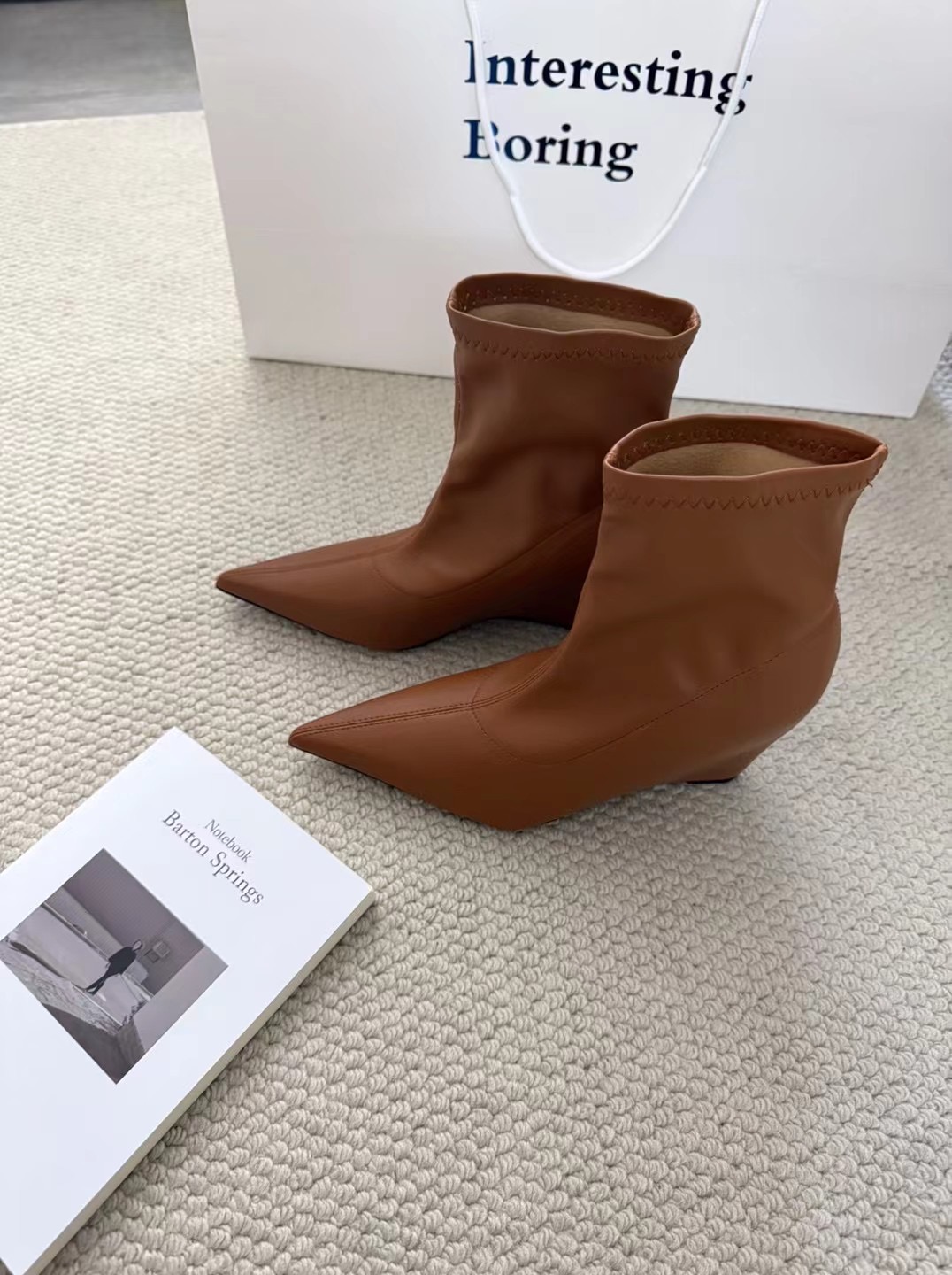 欧美风时尚尖头高跟靴坡跟增高瘦瘦靴女小众辣妹时装短筒靴