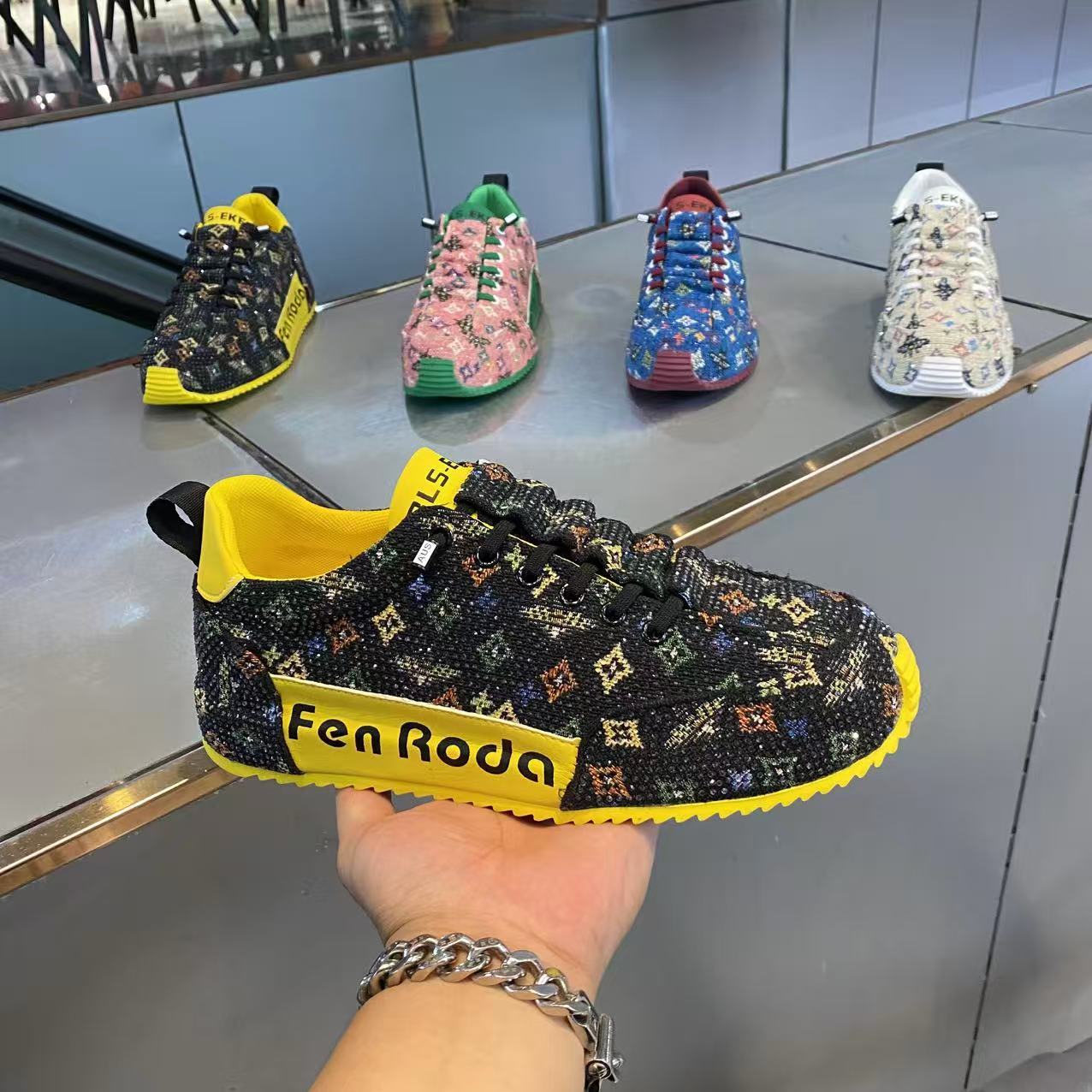 2025秋季新款时尚潮流百搭手工包底烫钻舒适增高男士（皮鞋码）