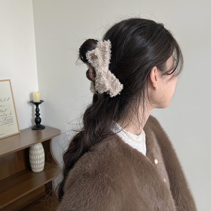 毛绒抓夹女高级感2025新款蝴蝶结毛毛发抓秋冬氛围感半扎发鲨鱼夹