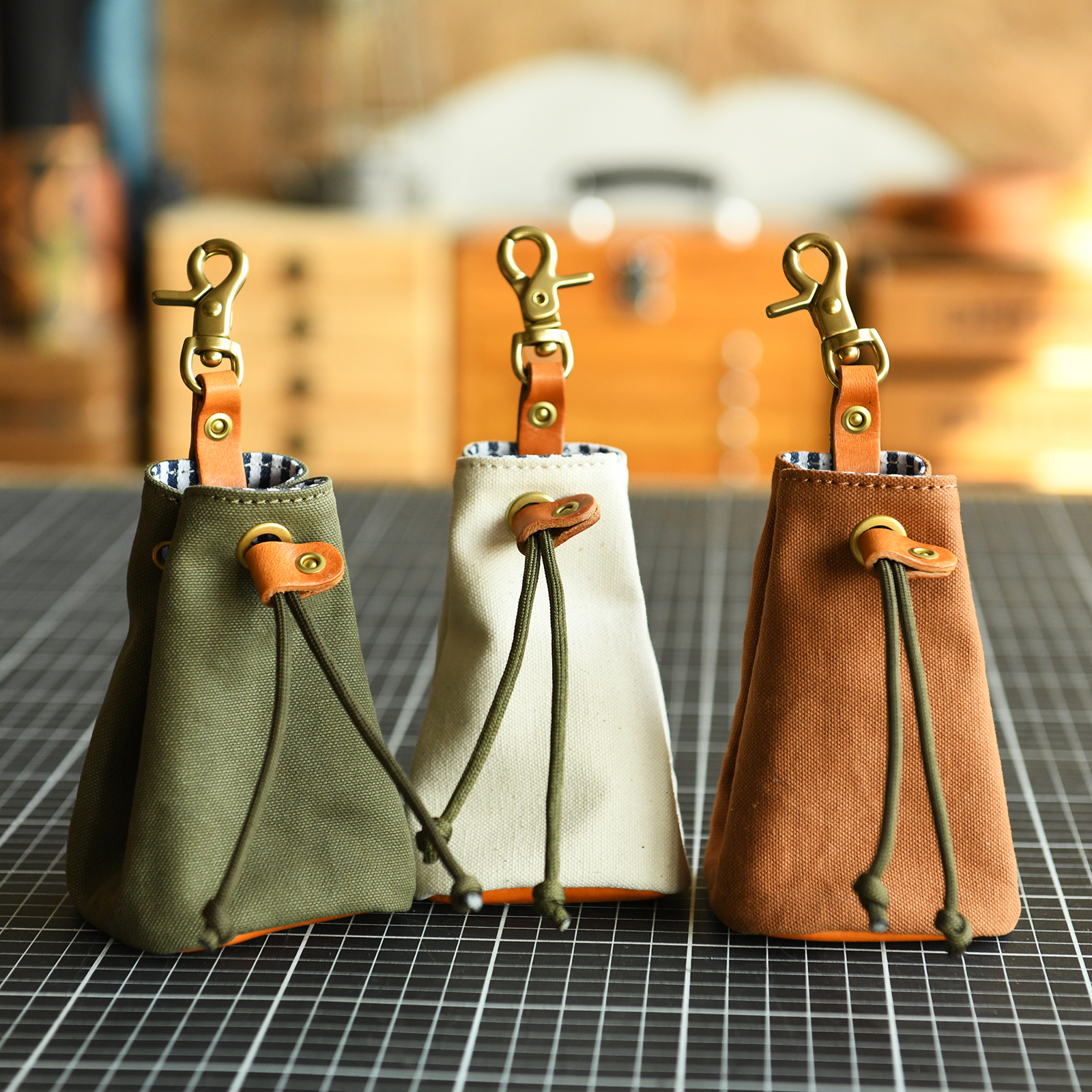 新款帆布拼接牛皮福袋随身文玩核桃抽绳收纳包品质零钱包纯铜五金