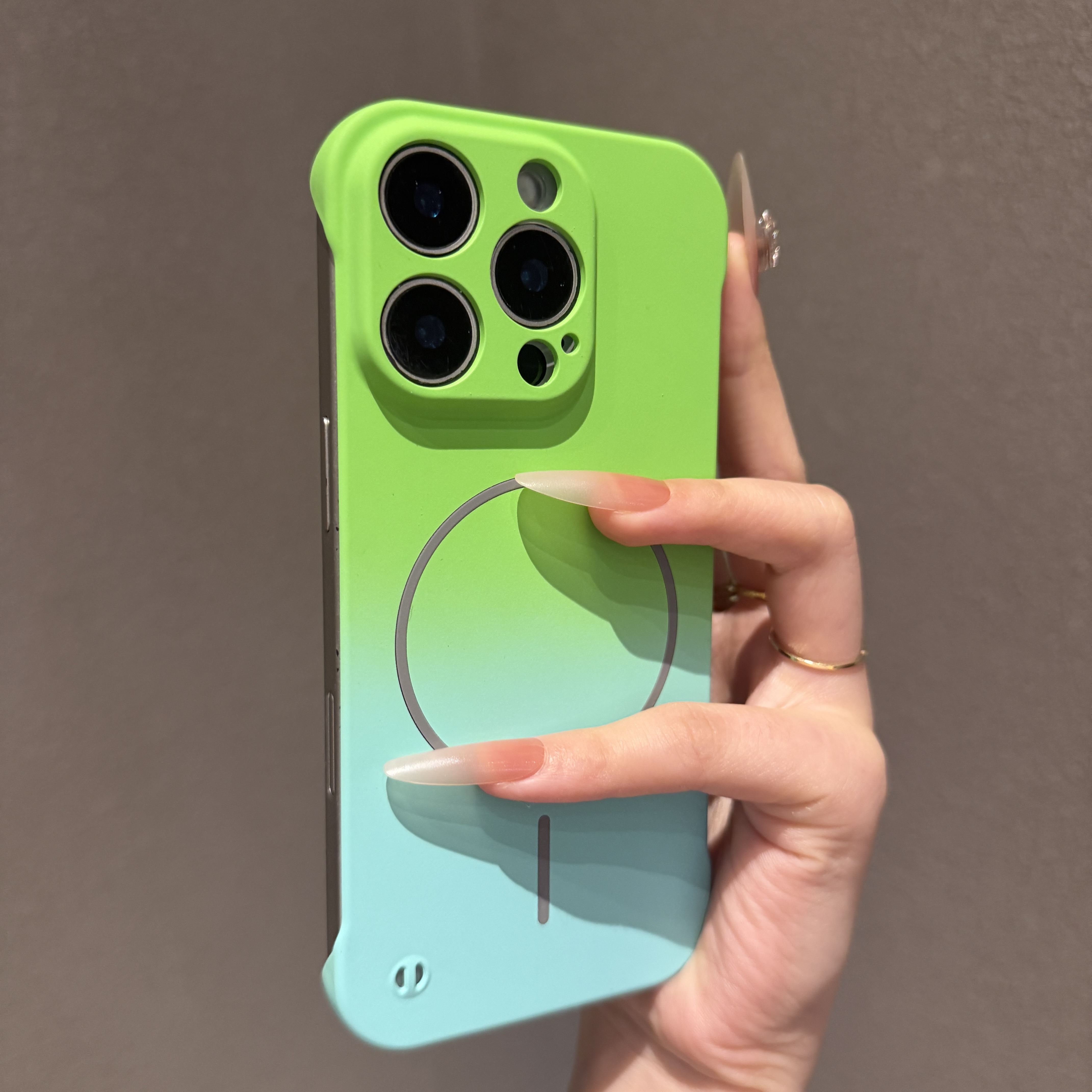 渐变磁吸无边框适用苹果16promax手机壳个性iPhone15小众14新款13