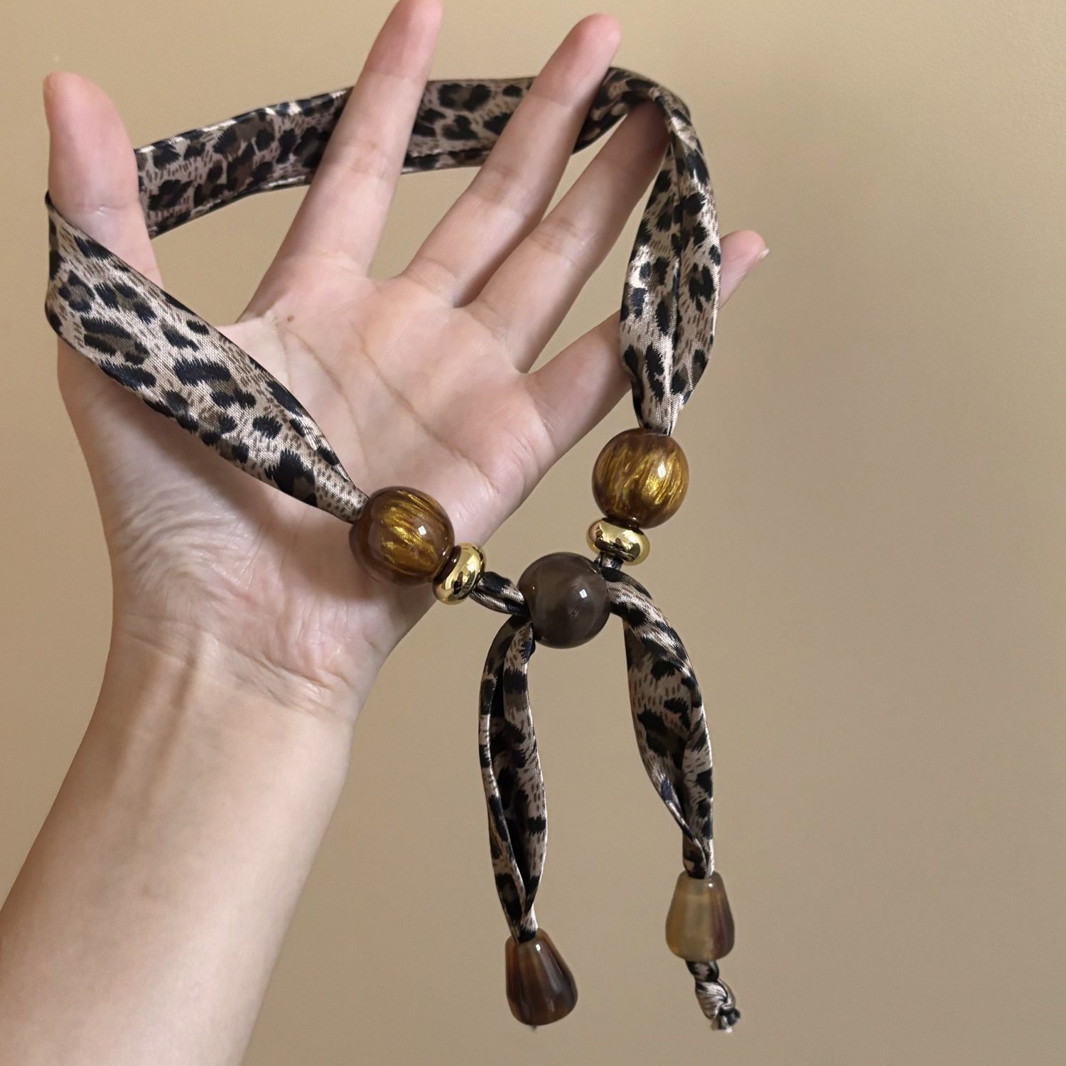 复古秋冬豹纹丝巾项链女2025新款美拉德小众设计感串珠长款毛衣链