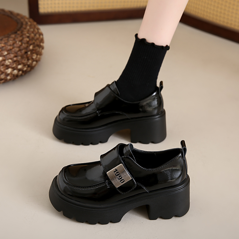 小个子厚底增高真皮小皮鞋女轻便防滑魔术贴亮面日系英伦风乐福鞋