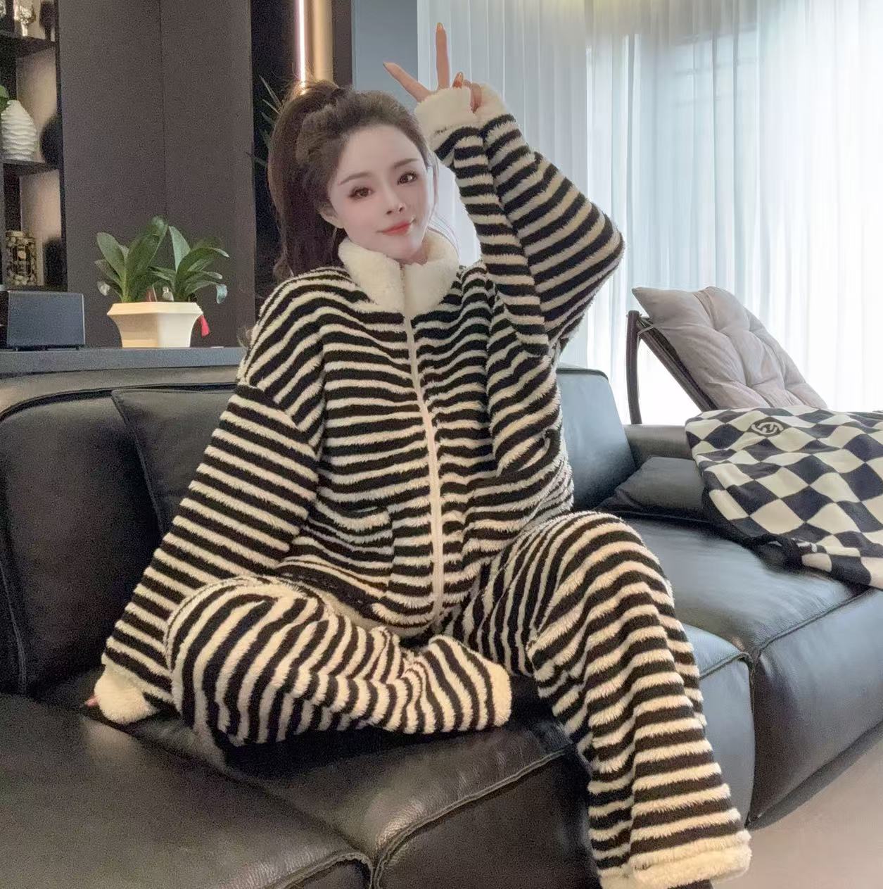冬装上新韩版时尚套装~2025年简约风条纹冬季睡衣休闲家居服套装