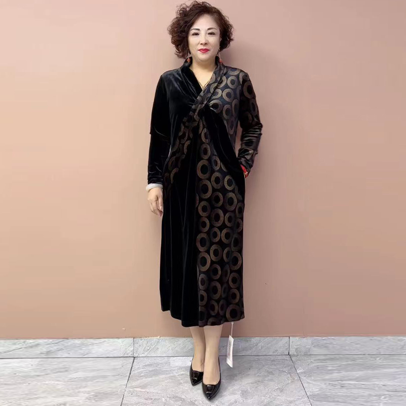 长袖交叉领套头秋冬妈妈洋气大码遮肚连衣裙加肥加大码丝绒长裙子