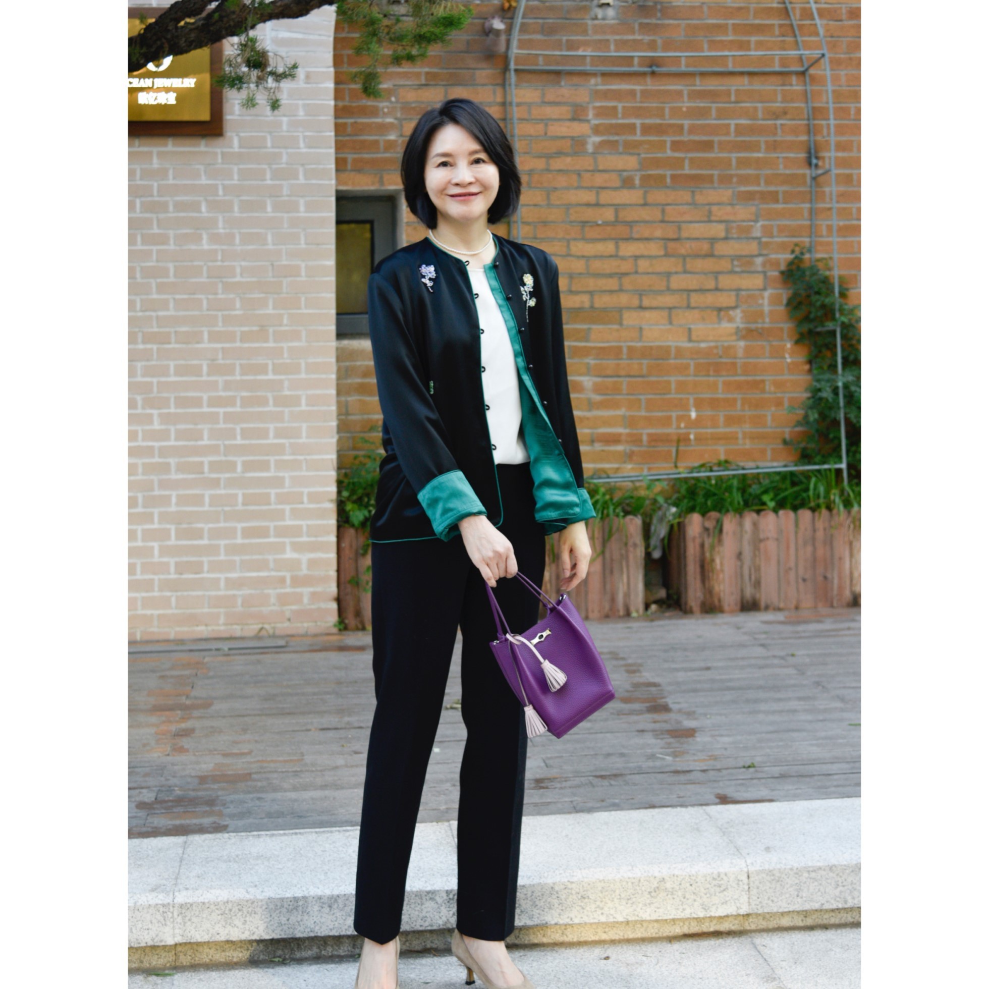 我是摩羯 风油精 醋酸经典圆领包边黑色短外套