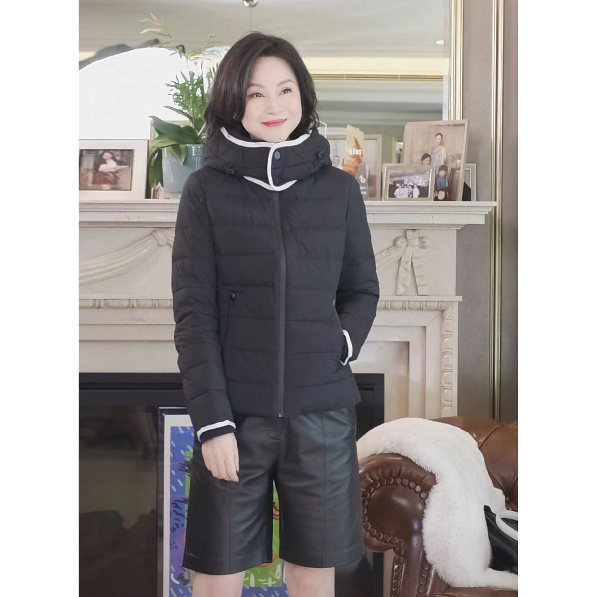 我是摩羯 暖心之选 90白鸭绒防水防钻绒花苞领可拆卸连帽羽绒服