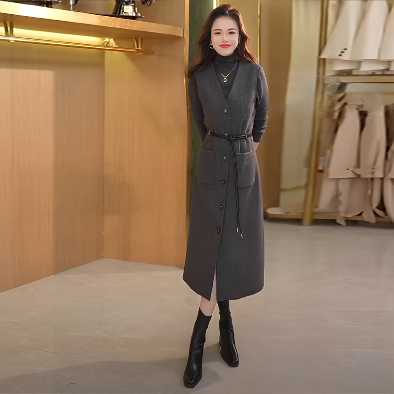 气质马甲背带连衣裙套装女春秋2026新款高端欧货打底背心裙两件套