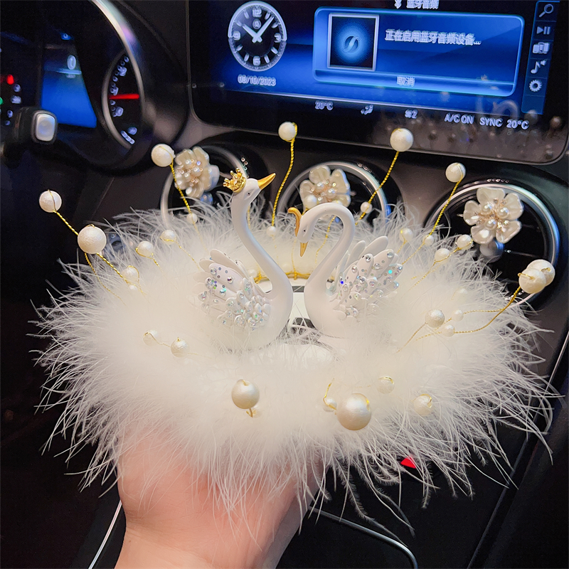 天鹅之梦汽车摆件车载山茶花女神香薰装饰车内中控台高档装饰用品