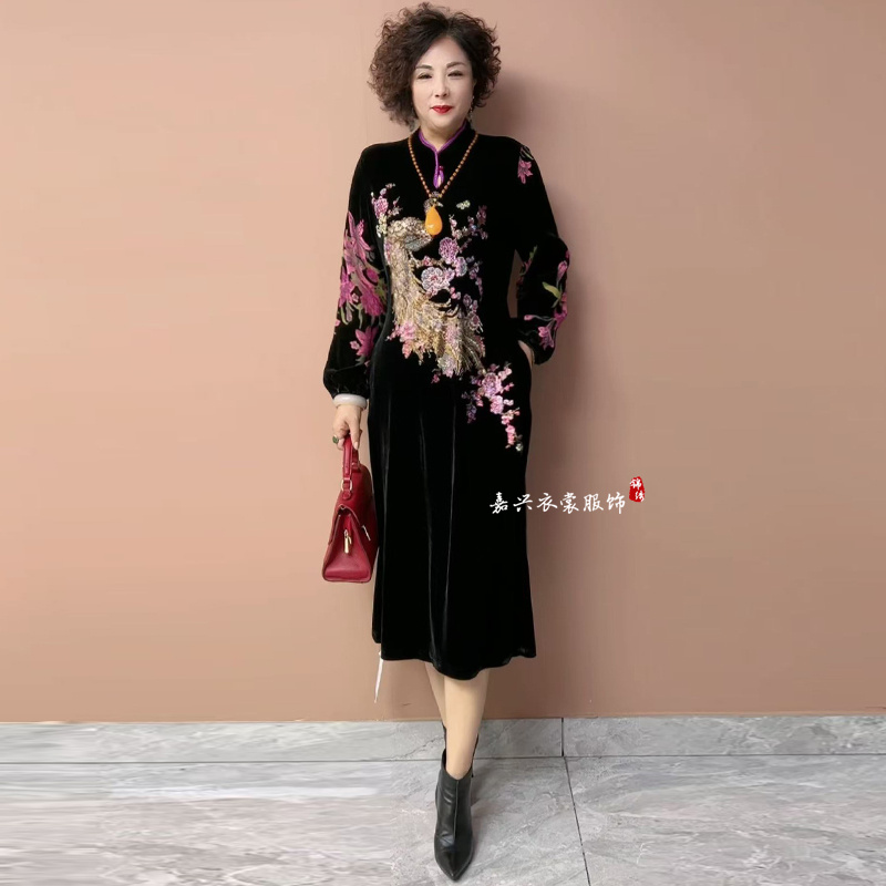 轻奢风丝绒镶钻中长裙秋冬新款宽松遮肚显瘦打底裙子高级感连衣裙