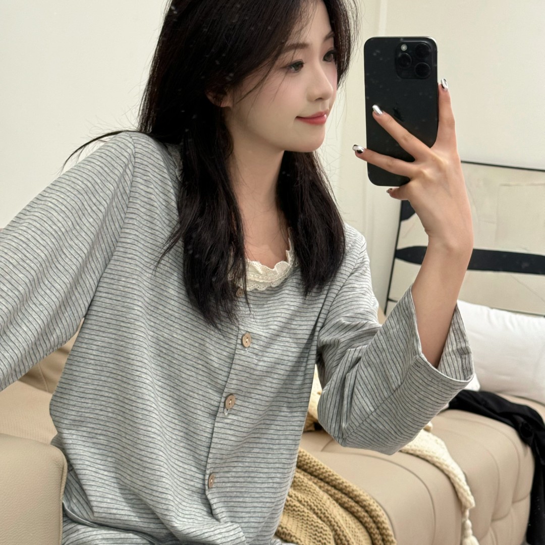 VINEEMAN【温香软玉】花朵圆领细条纹四季女短袖长裤睡衣家居服套装