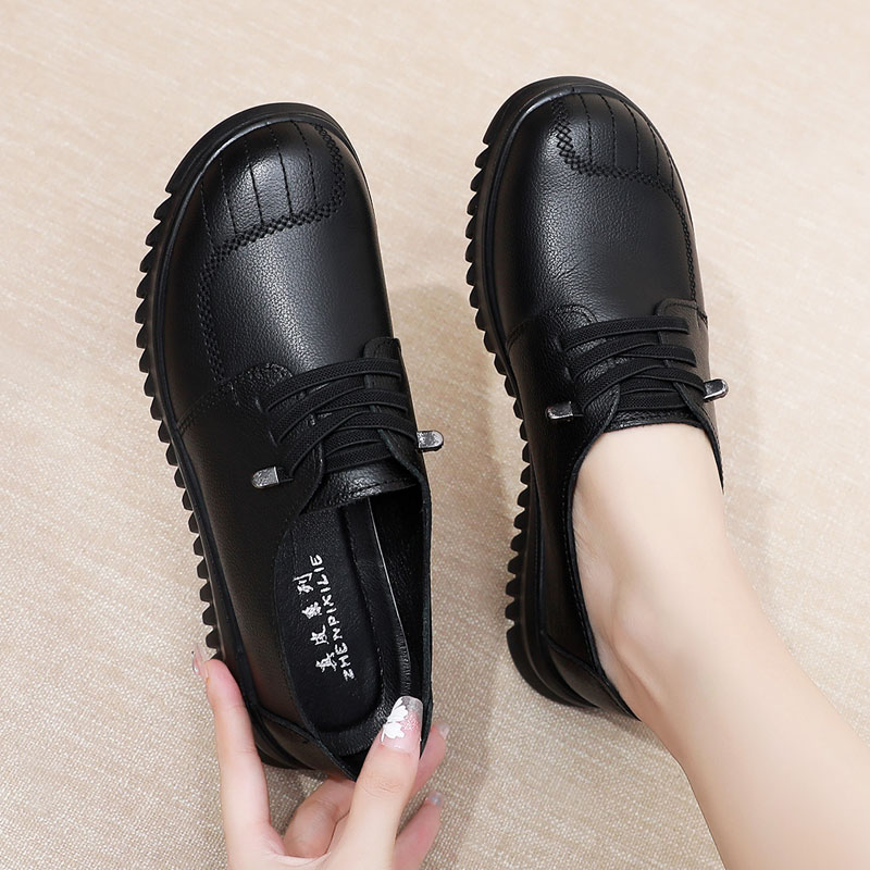 妈妈鞋子软底中老年人防滑平底单鞋休闲百搭女士牛皮鞋工作春秋鞋