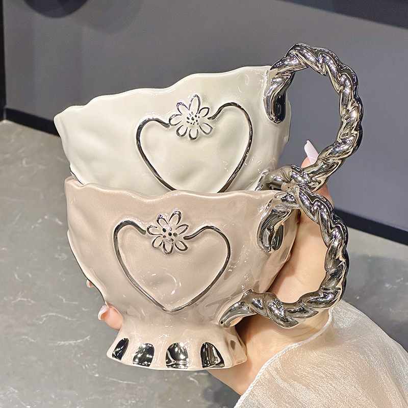 陶瓷情侣杯子家用马克杯高颜值复古爱心杯喝水杯送女友生日礼物