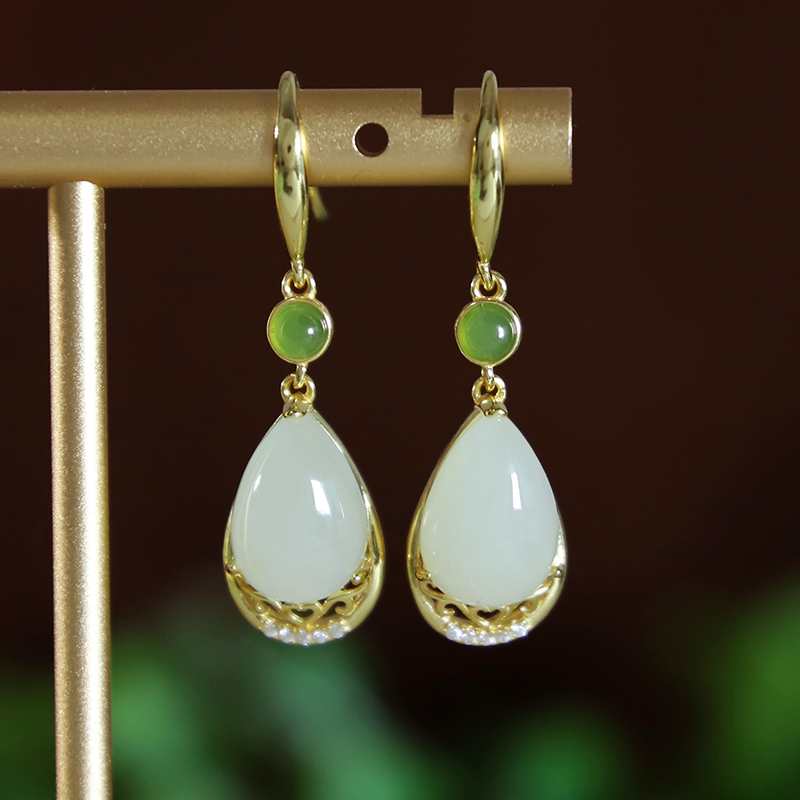 天然正品和田玉小水滴耳坠女 小巧精致银镶玉石耳环 防过敏