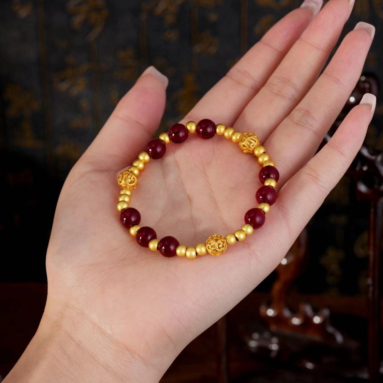 钛钢手链 不掉色路路通玲珑绣球手链女百搭气质古法ins弹力珠手串