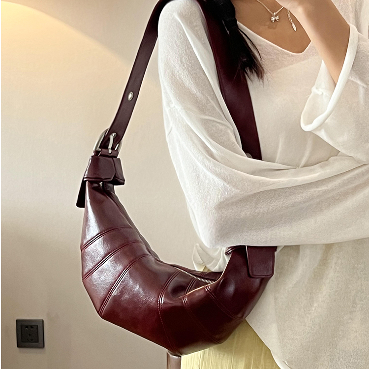 可颂牛角包腋下包2025新款极简慵懒风软皮通勤单肩斜挎女包饺子包