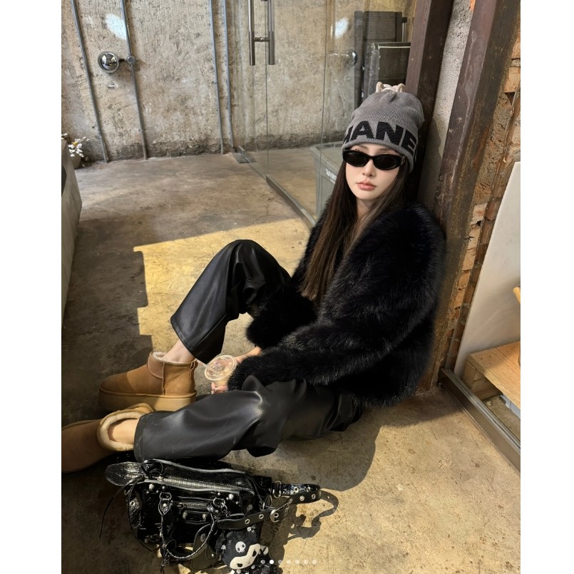 2025春季新款欧美风酷辣爆款毛茸茸外套黑色上衣高腰显瘦阔腿皮裤