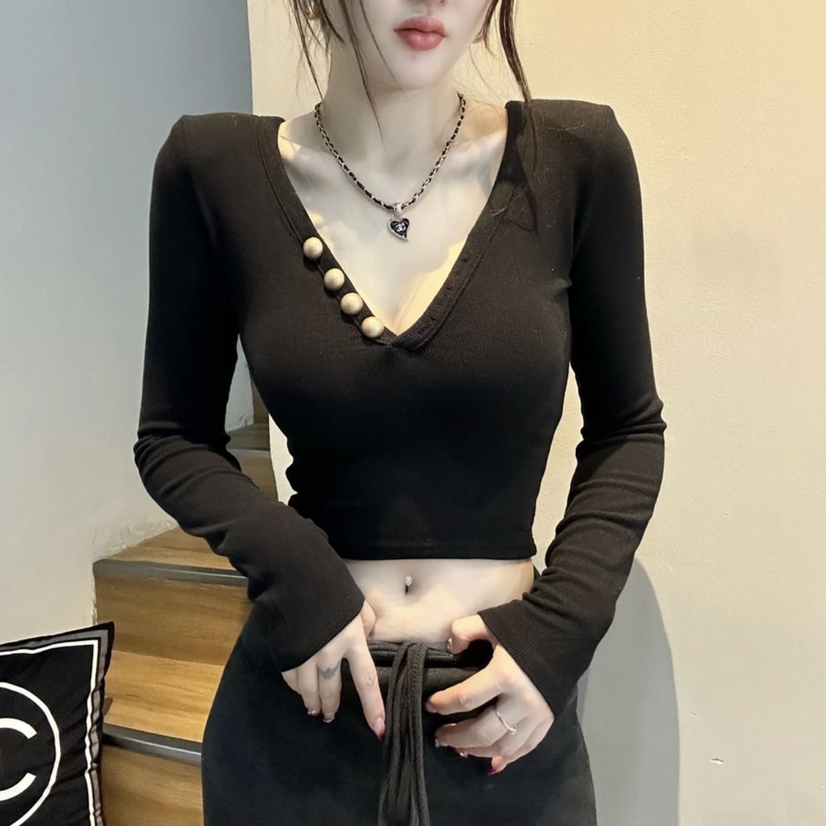 秋季新款气质小众洋气修身高级设计感长袖v领长袖打底衫女上衣潮