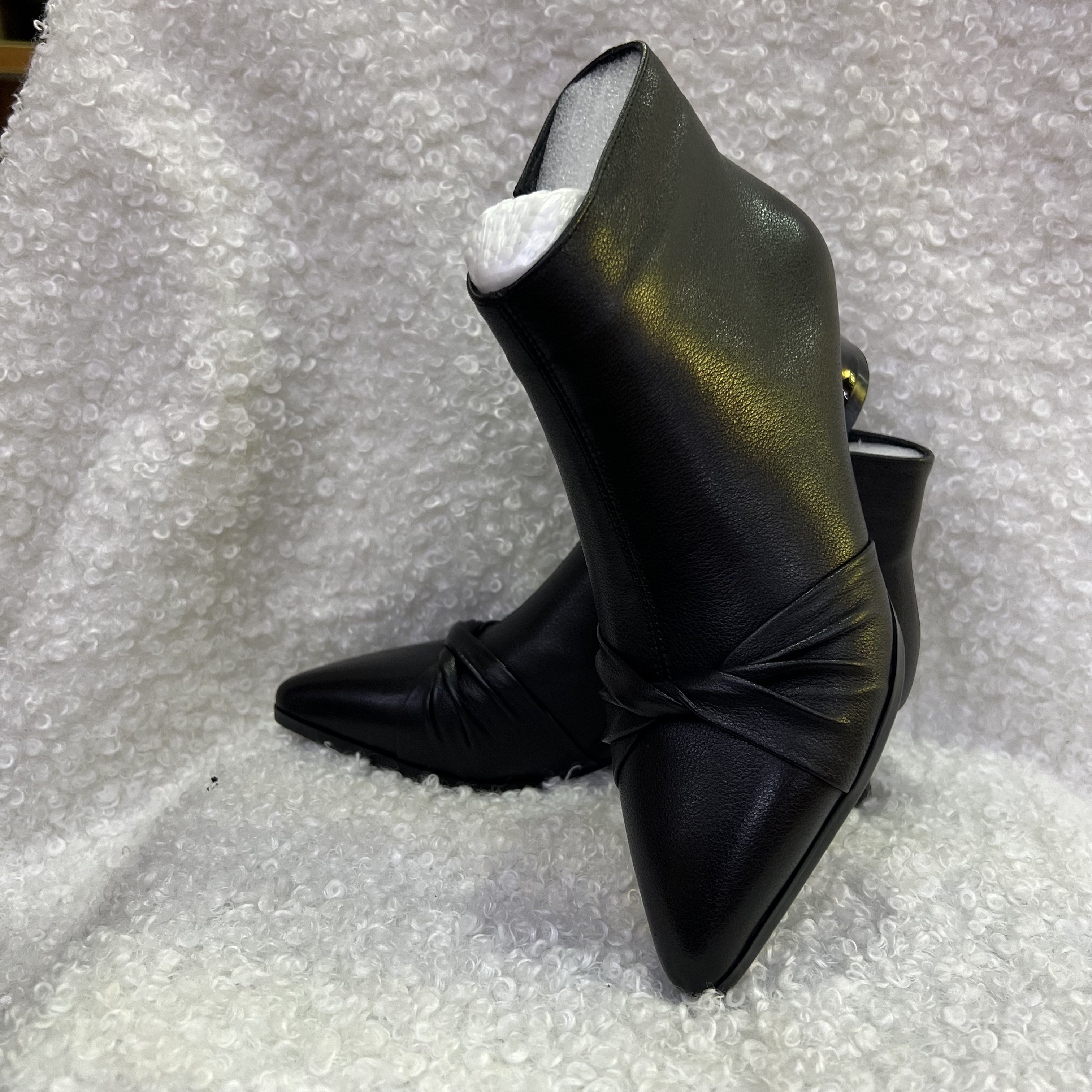 2023年女士真皮加绒鞋