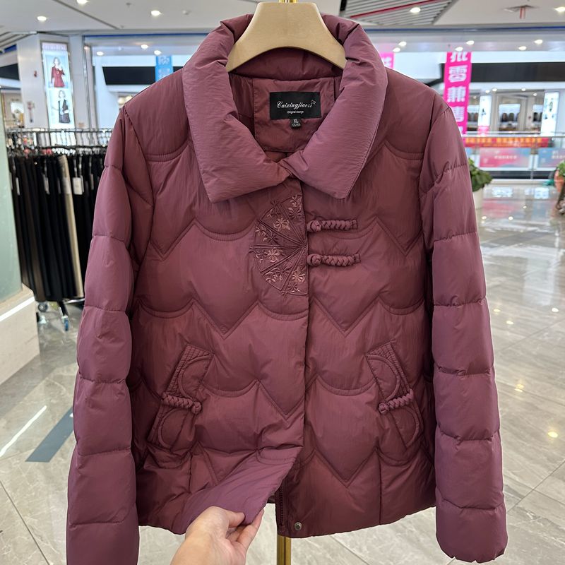 时尚妈妈装刺绣短版羽绒服冬装新款洋派高贵白鸭绒外套中老年上衣