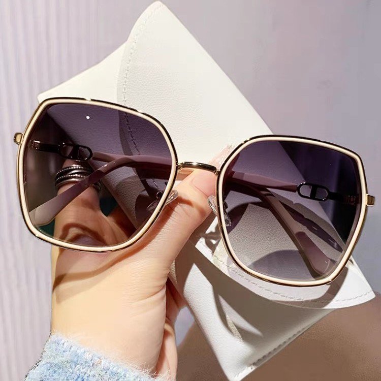 【戴上秒变女神】新款网红显瘦防紫外线墨镜大框太阳镜自带妆容感