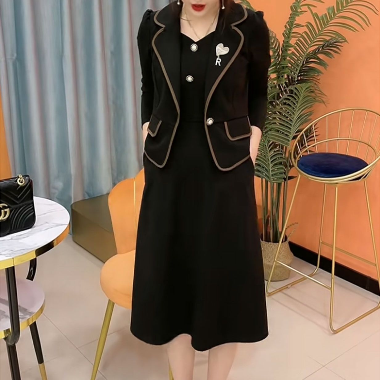 小个子假两件连衣裙女2026春季新款时尚气质显瘦拼接西服领裙子