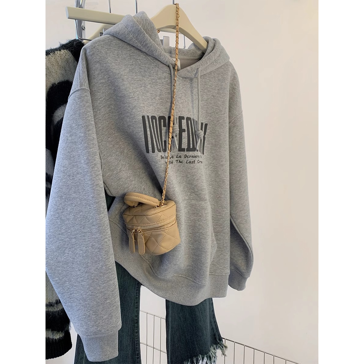 灰色连帽加绒加厚卫衣女秋冬季2025新款欧货宽松小个子上衣外套女