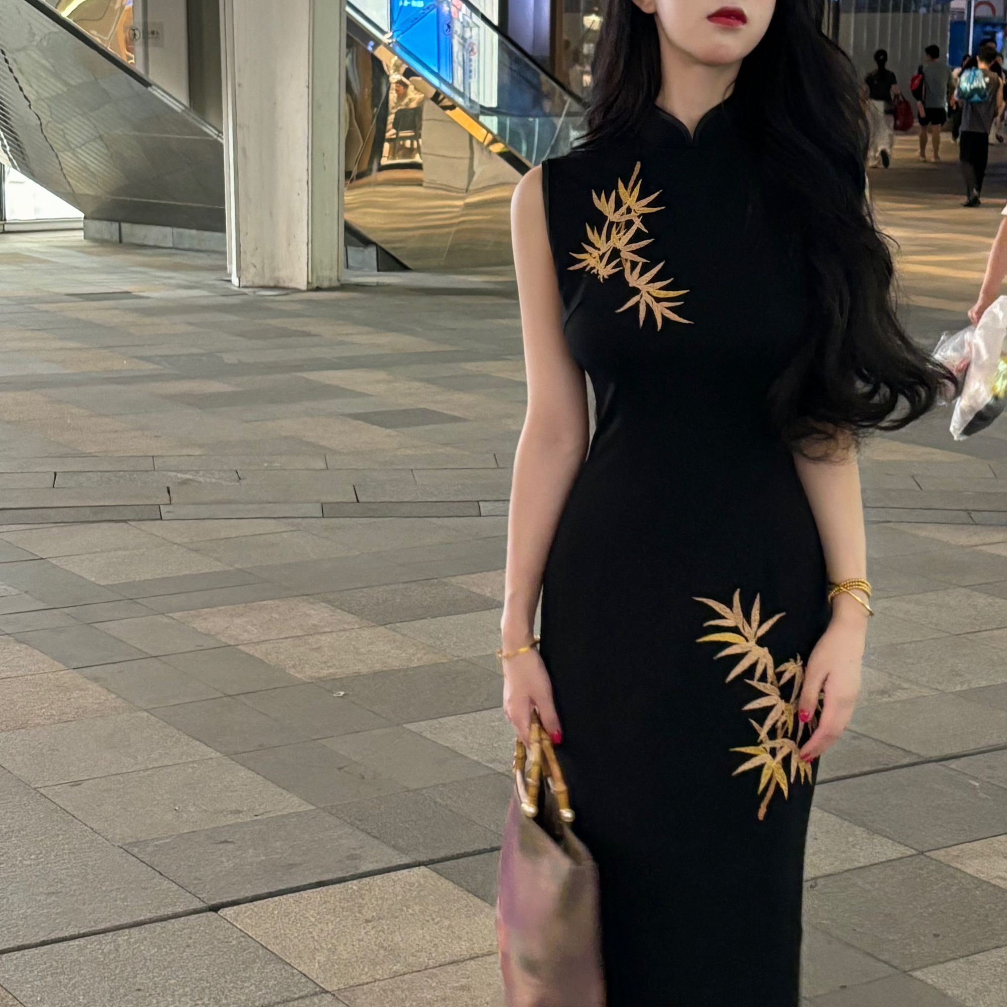 LHMknk1画报夫人原创自制高级新中式刺绣弹力西装旗袍 尊为金竹