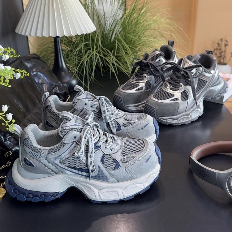 厚底增高巨好看老爹鞋女2025新款超火的轻便舒适休闲运动鞋女鞋子