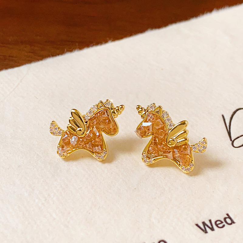 铜合金耳饰 金色锆石小飞马耳钉女高级感耳环巨好看秋冬耳饰