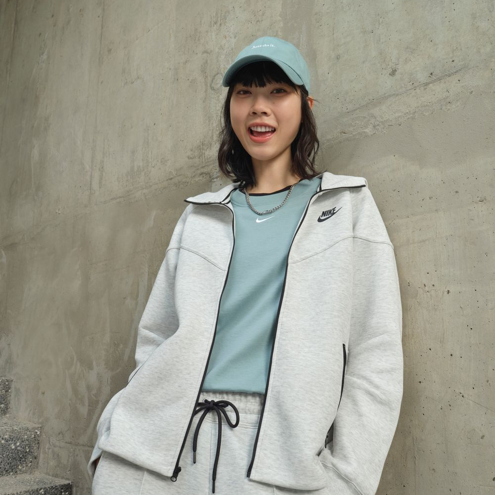 NIKE/耐克流光风女子休闲运动百搭风行者高级灰秋外套FB8339-013