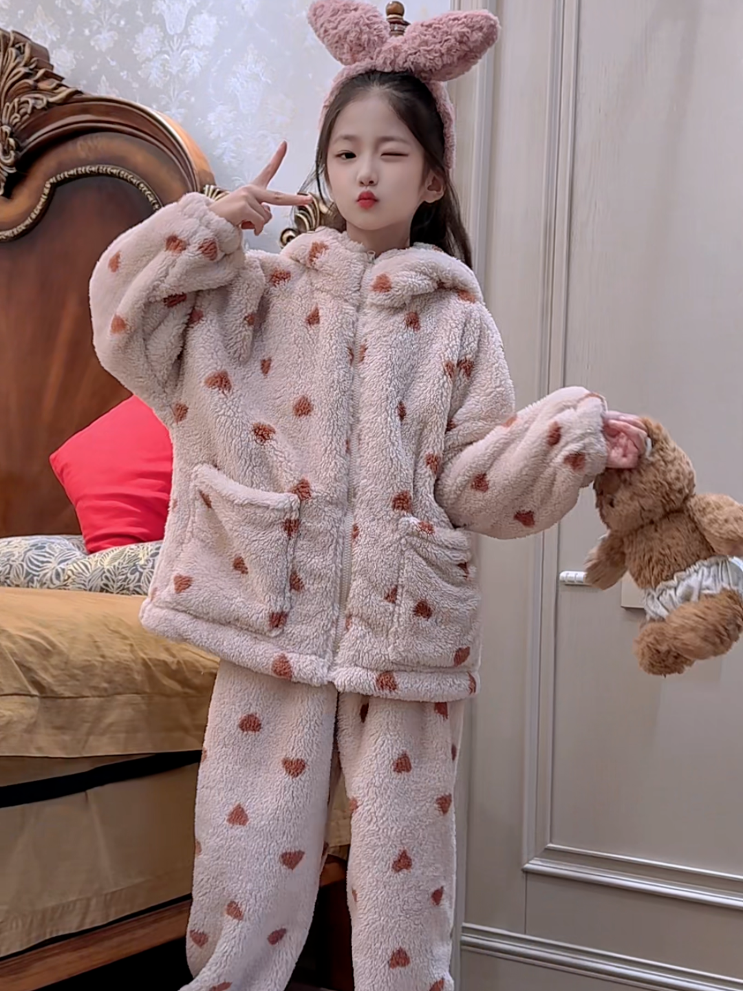 女童家居服2025新款女大童法兰绒高端睡衣学生加绒加厚套装冬季