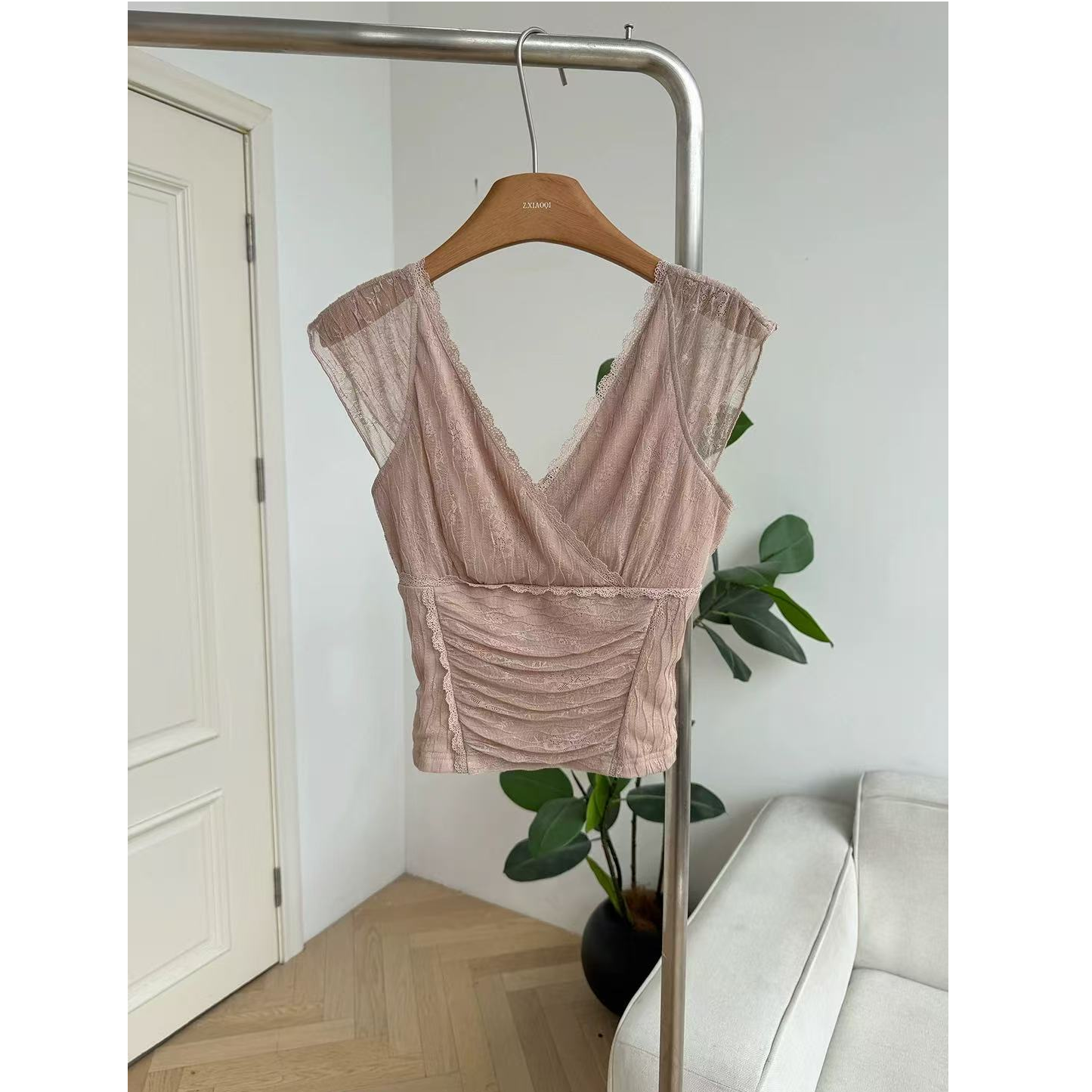 时尚温柔风V领蕾丝修身上衣女士夏季显瘦冬季加绒网红保暖打底衫