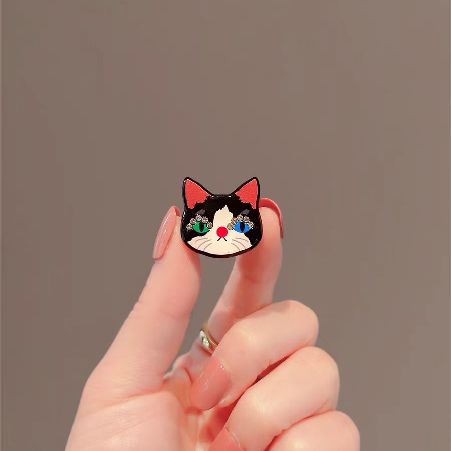 合金胸针 精致小巧猫咪胸针女新款别针配饰设计感大衣领口胸花