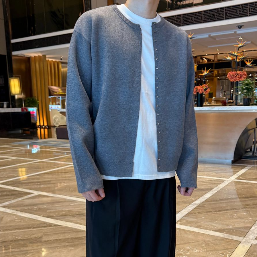 25早秋新款高级感灰色铆钉扣夹克外套落肩宽松针织衫 毛衣开衫